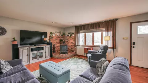 Living - 1104 Breakers Ave, Absecon, NJ 08201 photo 2 of 4