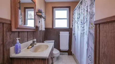 Bath - 1104 Breakers Ave, Absecon, NJ 08201 photo 1 of 1