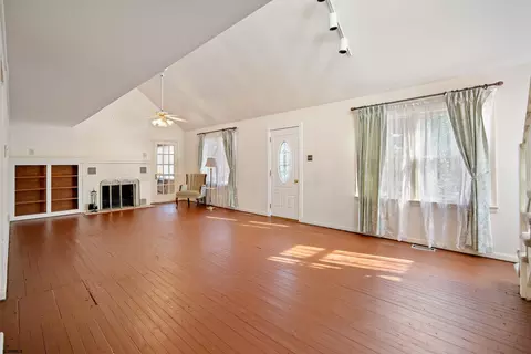 Living - 303 Nectar Ave, Galloway, NJ 08205 photo 2 of 7