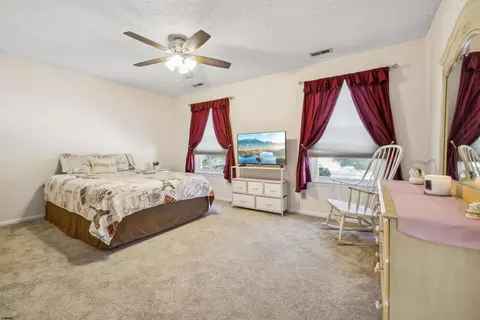 Bedroom - 2011 Cedar Ln, Ocean View, NJ 08230 photo 4 of 7