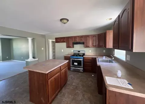 Kitchen - 127 Ruby Dr, Egg Harbor Township, NJ 08234 photo 1 of 5