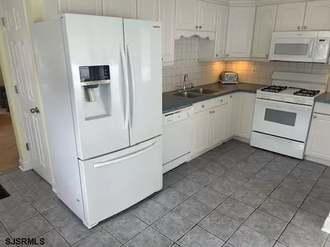 115 E Cedar Ave, Somers Point, NJ 08244 photo 8