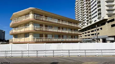 108 S Montpelier Ave #210, Atlantic City, NJ 08401