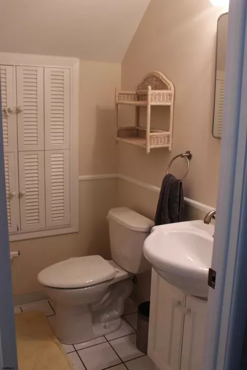 Bath - 614 N Delavan Ave, Margate City, NJ 08402 photo 1 of 4