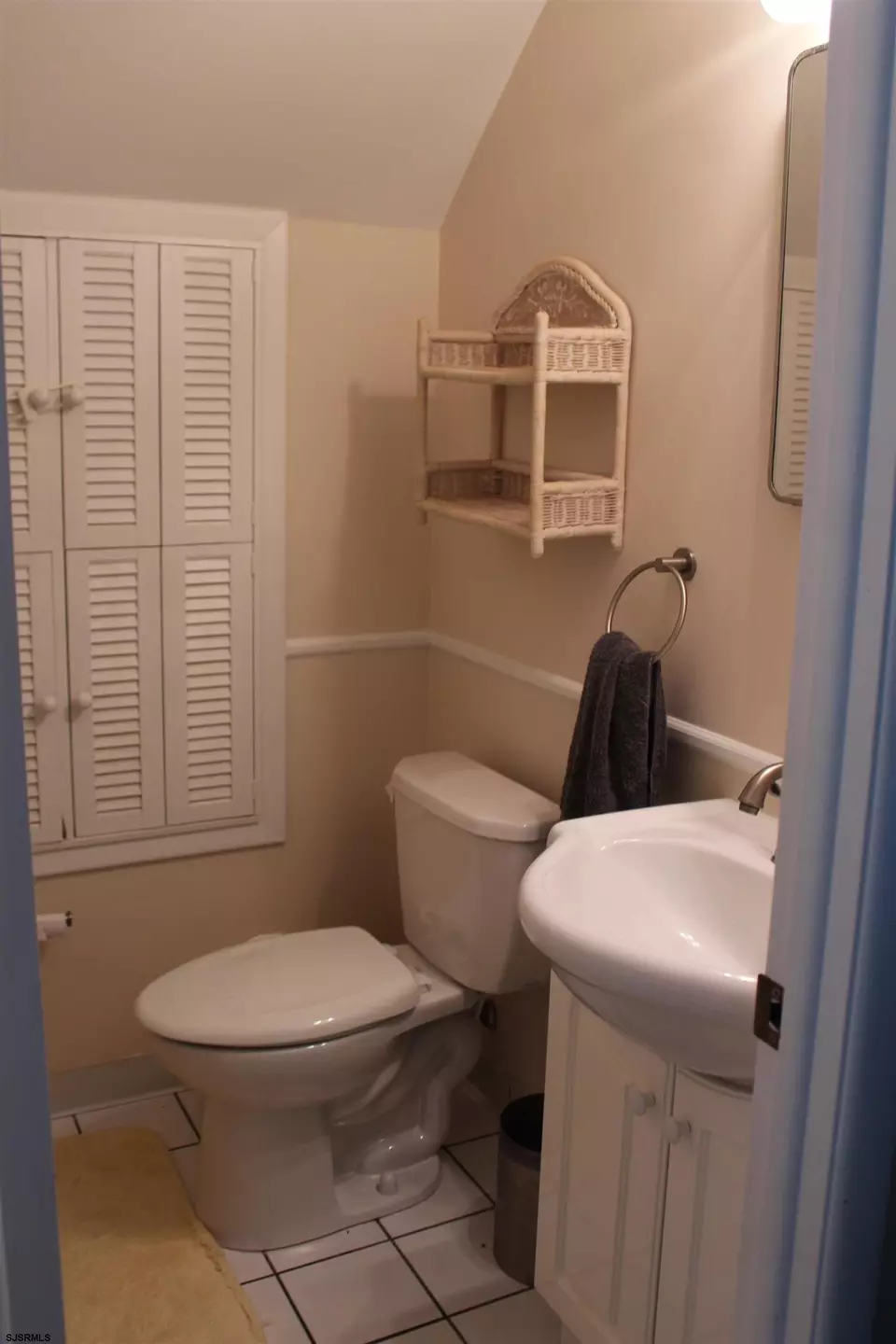 Bath - 614 N Delavan Ave, Margate City, NJ 08402 photo 1 of 4