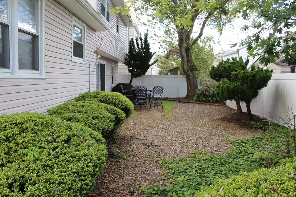 Exterior - 614 N Delavan Ave, Margate City, NJ 08402 photo 5 of 6