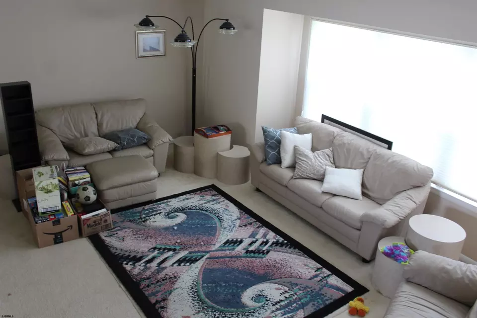 Living - 614 N Delavan Ave, Margate City, NJ 08402 photo 1 of 3