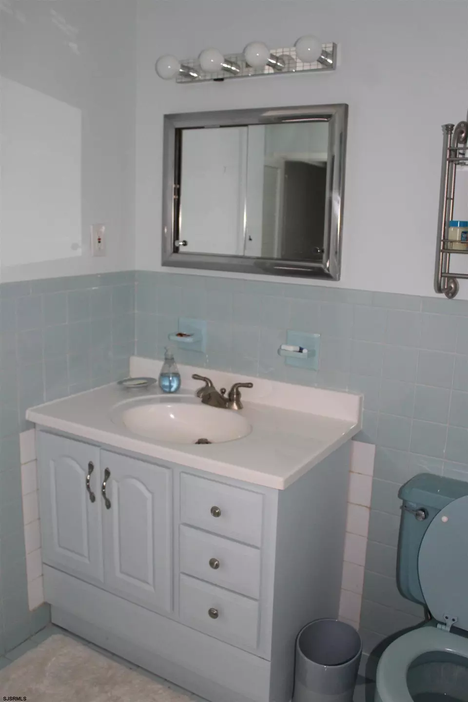 Bath - 614 N Delavan Ave, Margate City, NJ 08402 photo 2 of 4