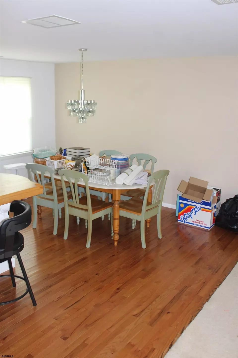 Dining - 614 N Delavan Ave, Margate City, NJ 08402 photo 2 of 2