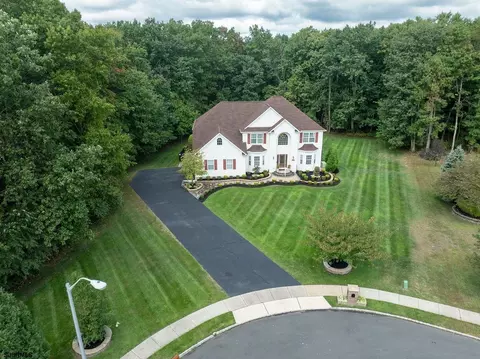 28 Kacie Lynn Ct, Jackson Township, NJ 08527