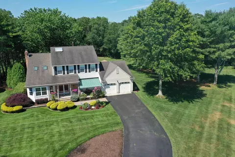 320 Kelly Dr, Galloway, NJ 08205
