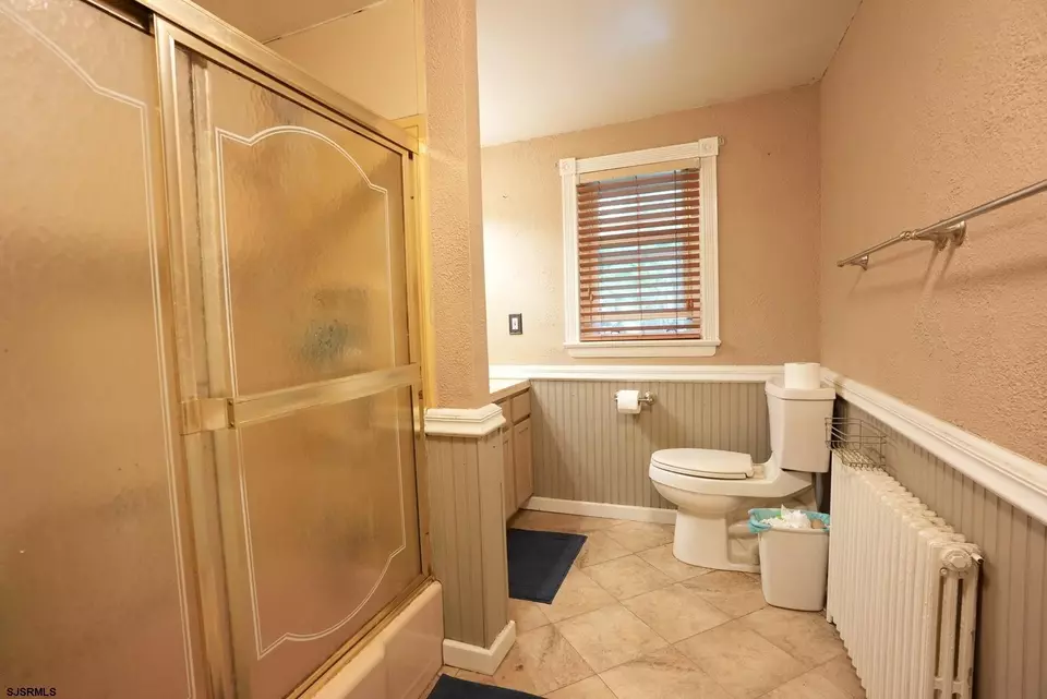 Bath - 553 Irving Ave, Bridgeton, NJ 08302 photo 2 of 4