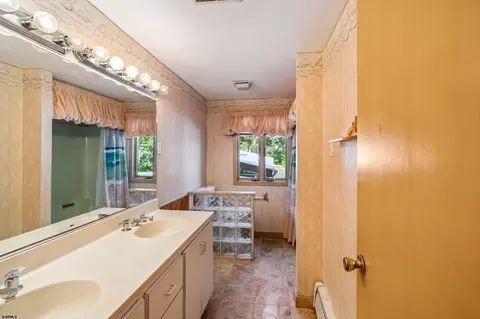 Bath - 4 E Curran Dr, Absecon, NJ 08201 photo 4 of 4