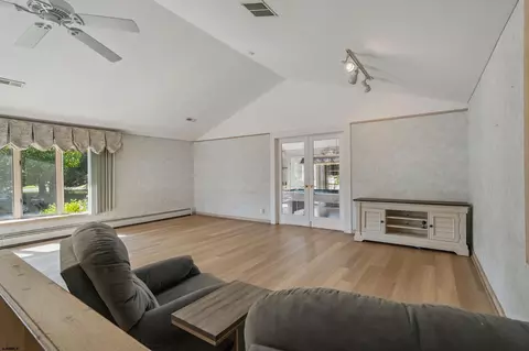 Living - 4 E Curran Dr, Absecon, NJ 08201 photo 3 of 8