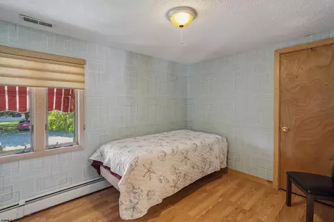 Bedroom - 4 E Curran Dr, Absecon, NJ 08201 photo 6 of 6