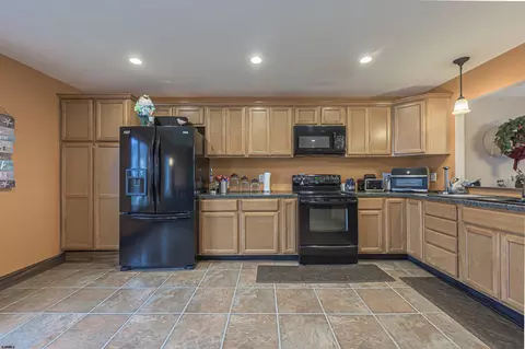 Kitchen - 6 Marc Ln, Brigantine, NJ 08203 photo 1 of 4