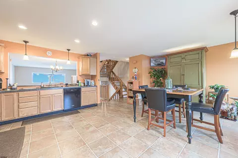 Kitchen - 6 Marc Ln, Brigantine, NJ 08203 photo 4 of 4