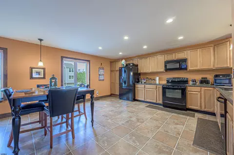 Kitchen - 6 Marc Ln, Brigantine, NJ 08203 photo 3 of 4