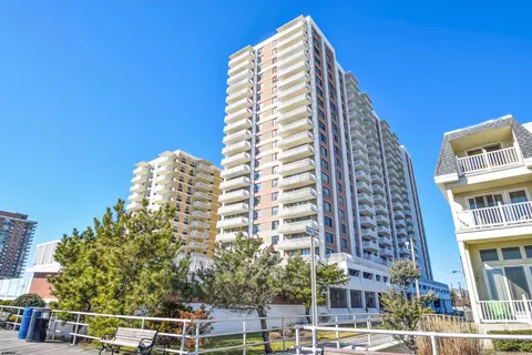100 S Berkley Sq Sq #9F, Atlantic City, NJ 08401