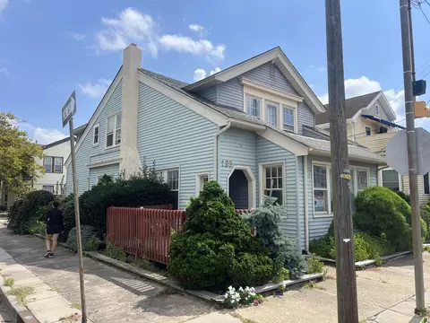 121 Melbourne Ave, Ventnor City, NJ 08406