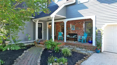 7 Woodstock Dr, Linwood, NJ 08221