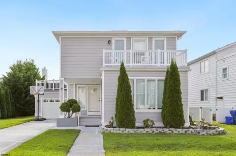 8 Seaside Ct, Margate City, NJ 08402