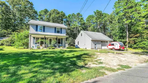 13 Henderson Ave, Egg Harbor City, NJ 08215