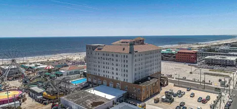 719 E 11th St #810, Ocean City, NJ 08226