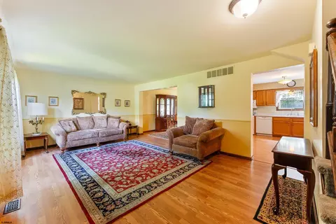 Living - 208 Crestview Ave, Galloway, NJ 08205 photo 2 of 5