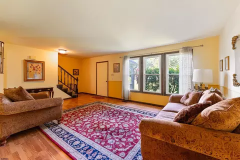 Living - 208 Crestview Ave, Galloway, NJ 08205 photo 3 of 5