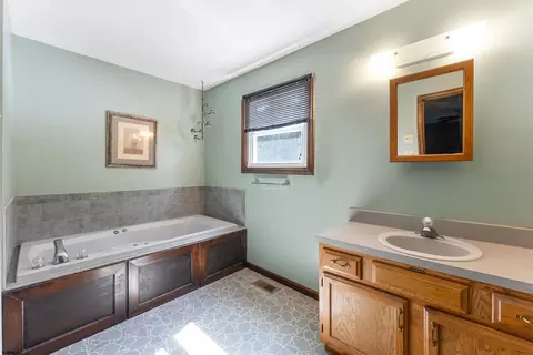 Bath - 208 Crestview Ave, Galloway, NJ 08205 photo 4 of 4
