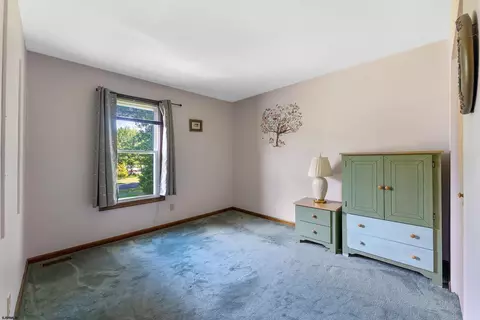 Bedroom - 208 Crestview Ave, Galloway, NJ 08205 photo 5 of 5
