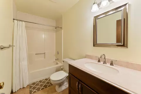 Bath - 208 Crestview Ave, Galloway, NJ 08205 photo 2 of 4