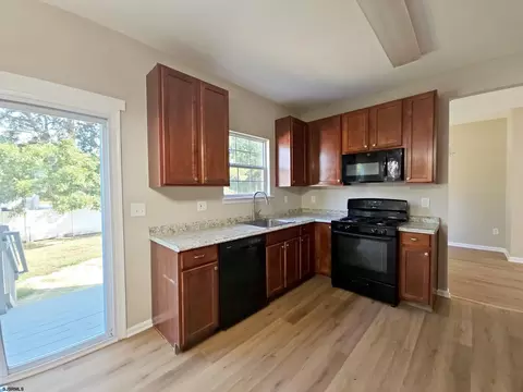 Kitchen - 29 Falling Leaf Ct, Galloway, NJ 08205 photo 2 of 2