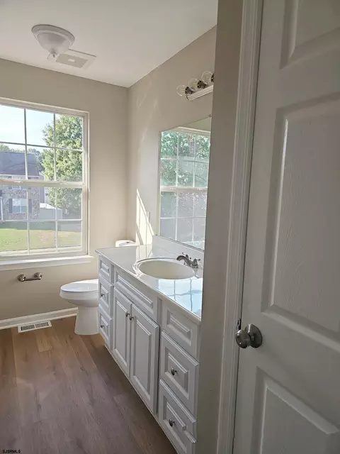 Bath - 29 Falling Leaf Ct, Galloway, NJ 08205 photo 1 of 2