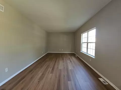Living - 29 Falling Leaf Ct, Galloway, NJ 08205 photo 2 of 3