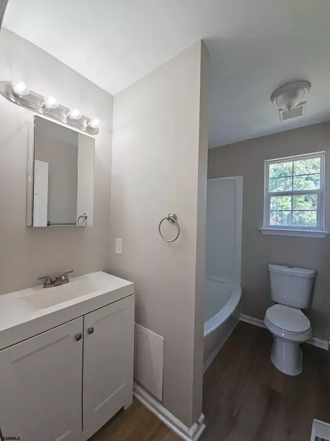 Bath - 29 Falling Leaf Ct, Galloway, NJ 08205 photo 2 of 2