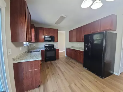 Kitchen - 29 Falling Leaf Ct, Galloway, NJ 08205 photo 1 of 2