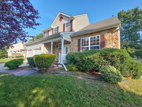 Exterior - 29 Falling Leaf Ct, Galloway, NJ 08205 photo 2 of 3