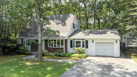 493 Sara Ann Ct, Linwood, NJ 08221