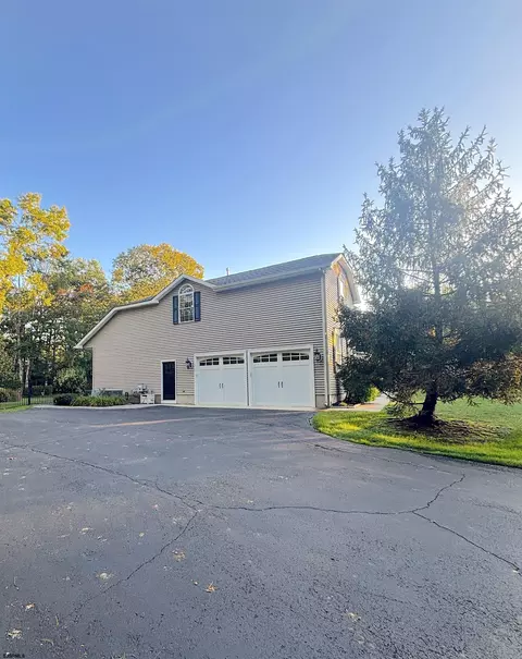 153 Oak Leaf Rd, Berlin, NJ 08009 photo 3