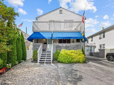 2 N Frontenac Ave, Margate City, NJ 08402