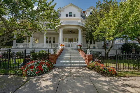 216 E Fern Rd, Wildwood Crest, NJ 08260