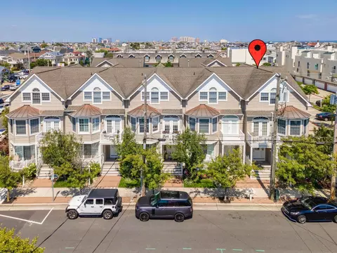 1 S Douglas Ave, Margate City, NJ 08402