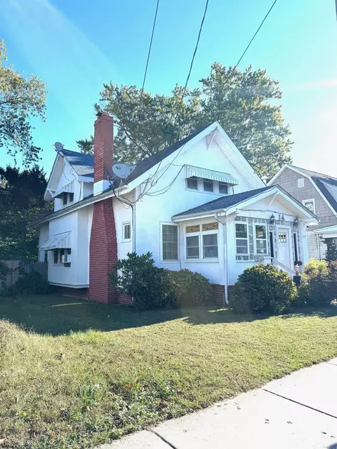 14 E Plaza Pl, Pleasantville, NJ 08232