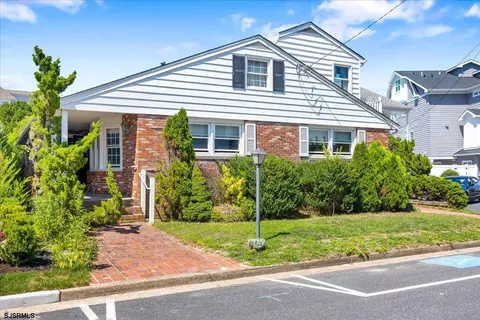 3 Dolphin Dr, Margate City, NJ 08402