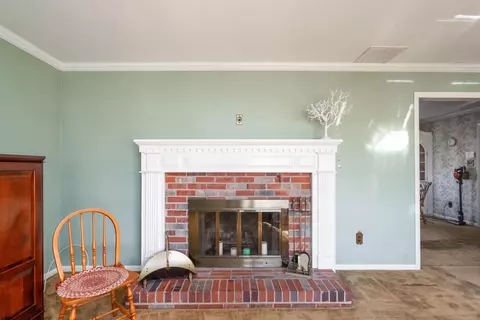 Living - 19 Middle Rd, Hammonton, NJ 08037 photo 2 of 3