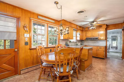Dining - 19 Middle Rd, Hammonton, NJ 08037 photo 1 of 2