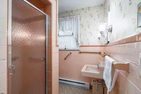 Bath - 19 Middle Rd, Hammonton, NJ 08037 photo 1 of 4