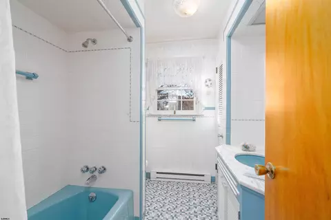 Bath - 19 Middle Rd, Hammonton, NJ 08037 photo 3 of 4